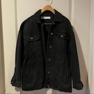 ZARA black oversized jean jacket. Size M.